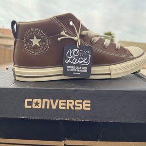 By 1970, the Chuck Taylor ALL STAR  ALL BROWN LEATHER NO TIE